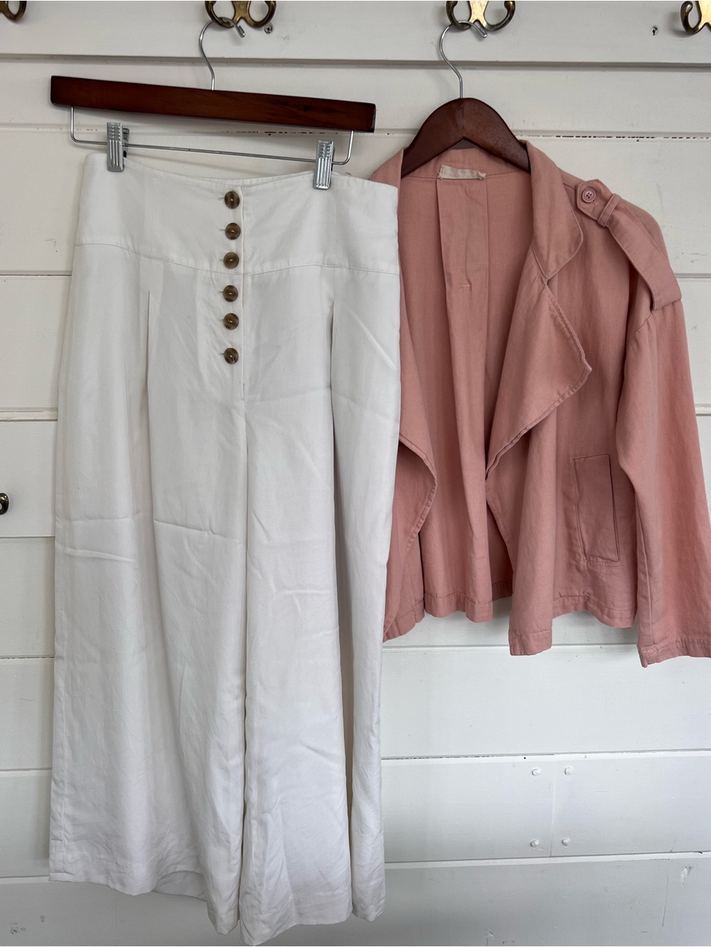 Gianni Bini White Wide Leg Capris. Size 4.